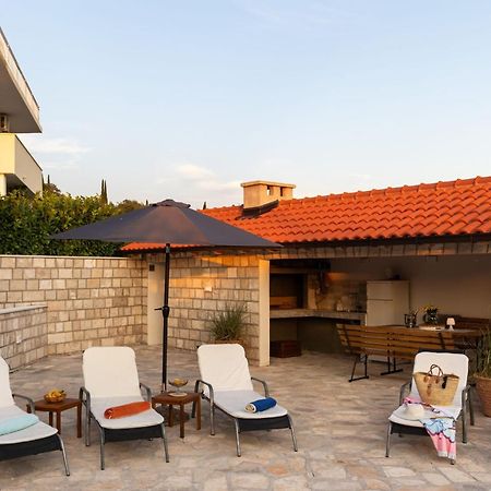 Villa Source With Private Pool Pridvorje Bagian luar foto