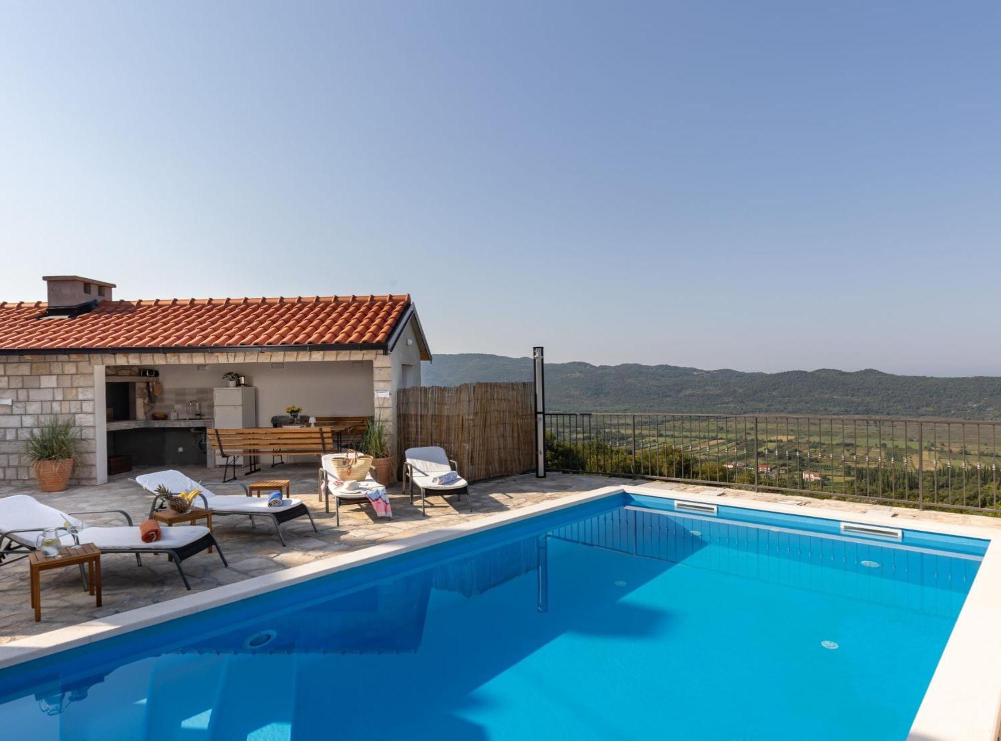 Villa Source With Private Pool Pridvorje Bagian luar foto