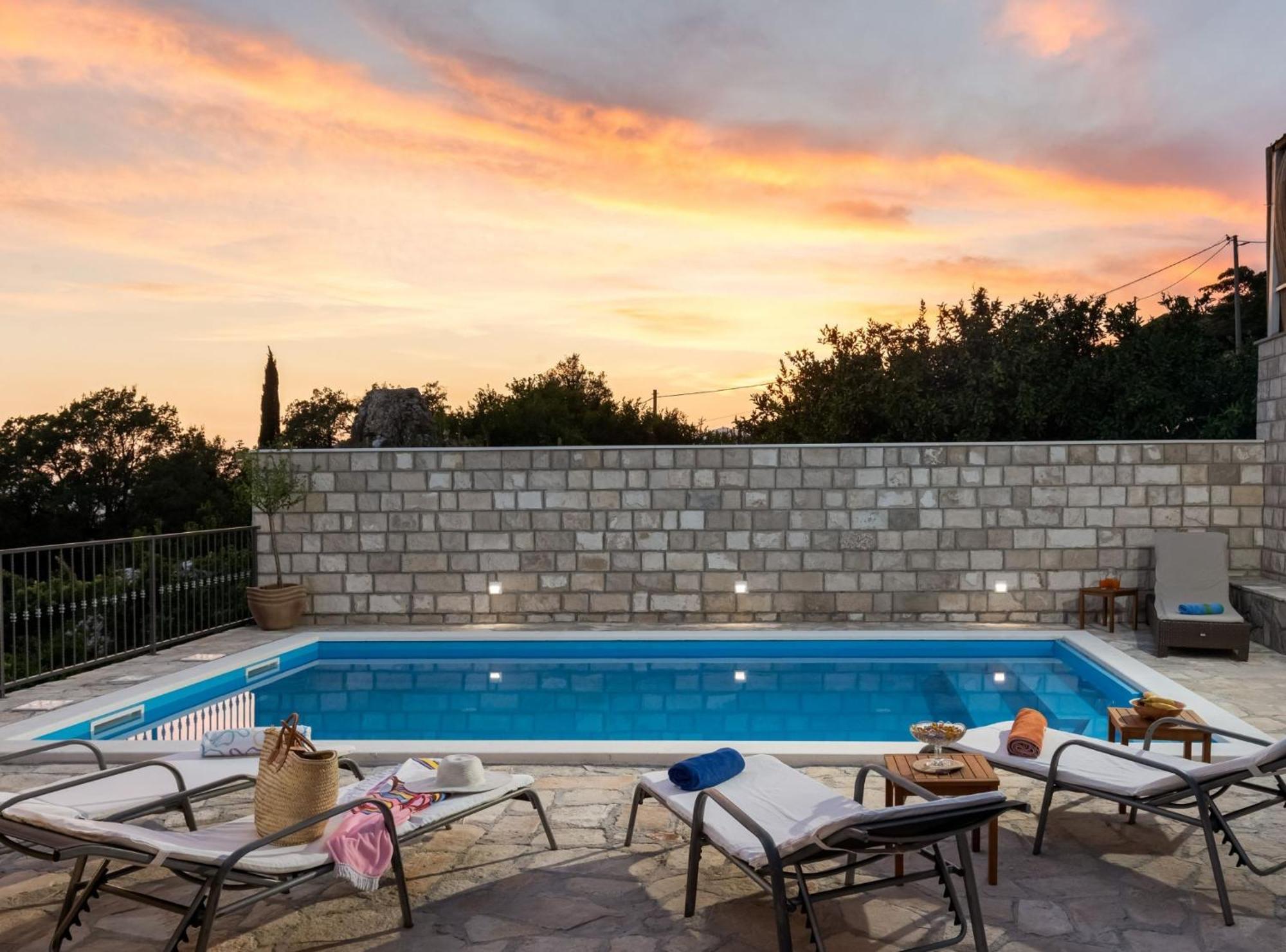 Villa Source With Private Pool Pridvorje Bagian luar foto