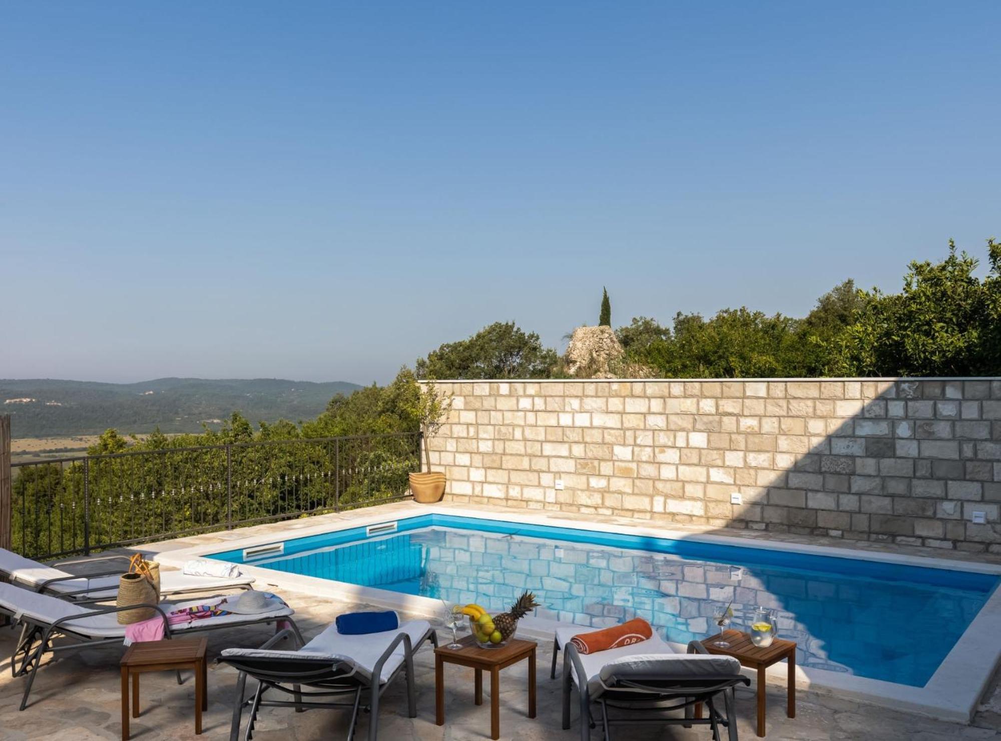 Villa Source With Private Pool Pridvorje Bagian luar foto