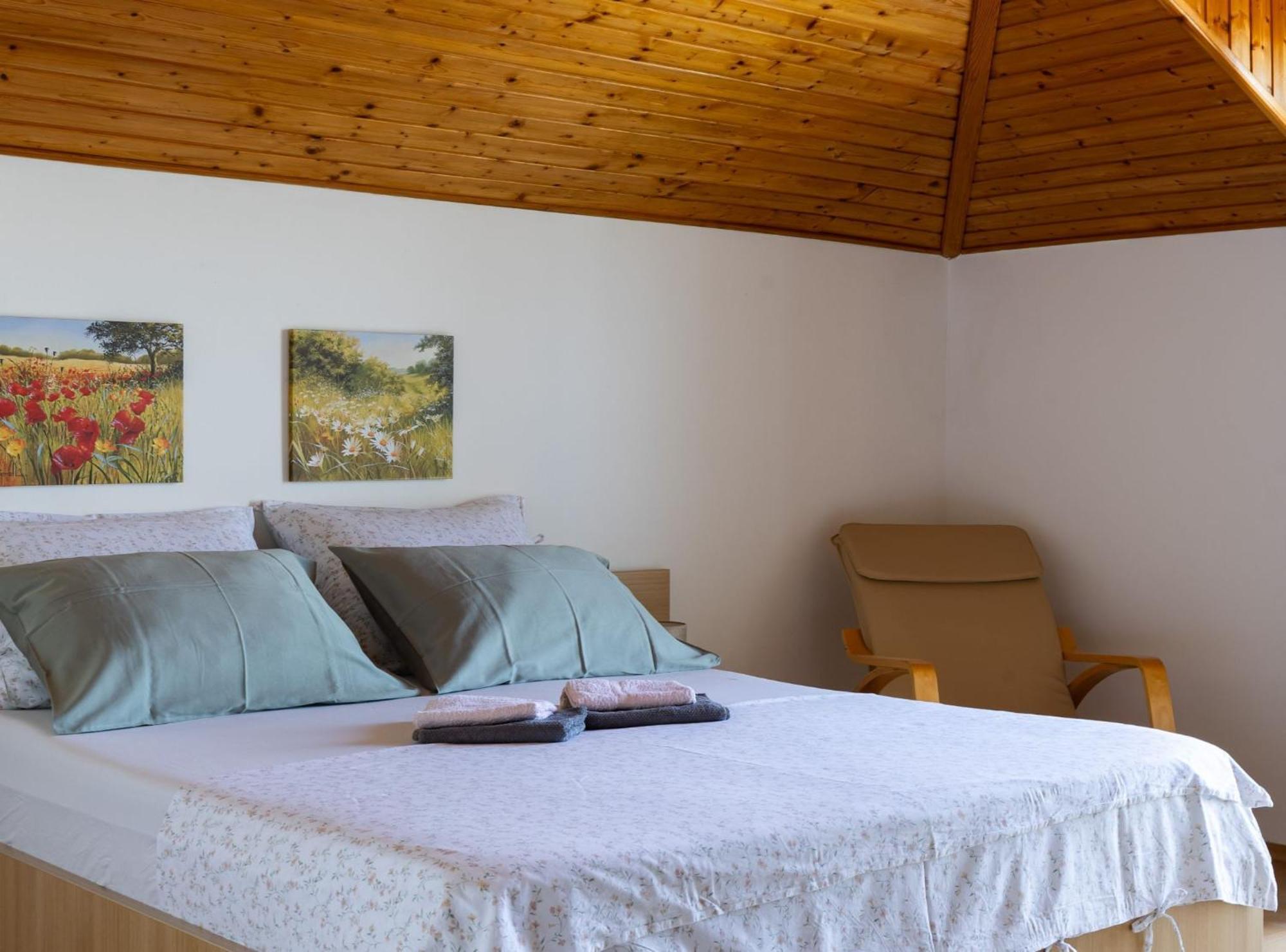 Villa Source With Private Pool Pridvorje Bagian luar foto