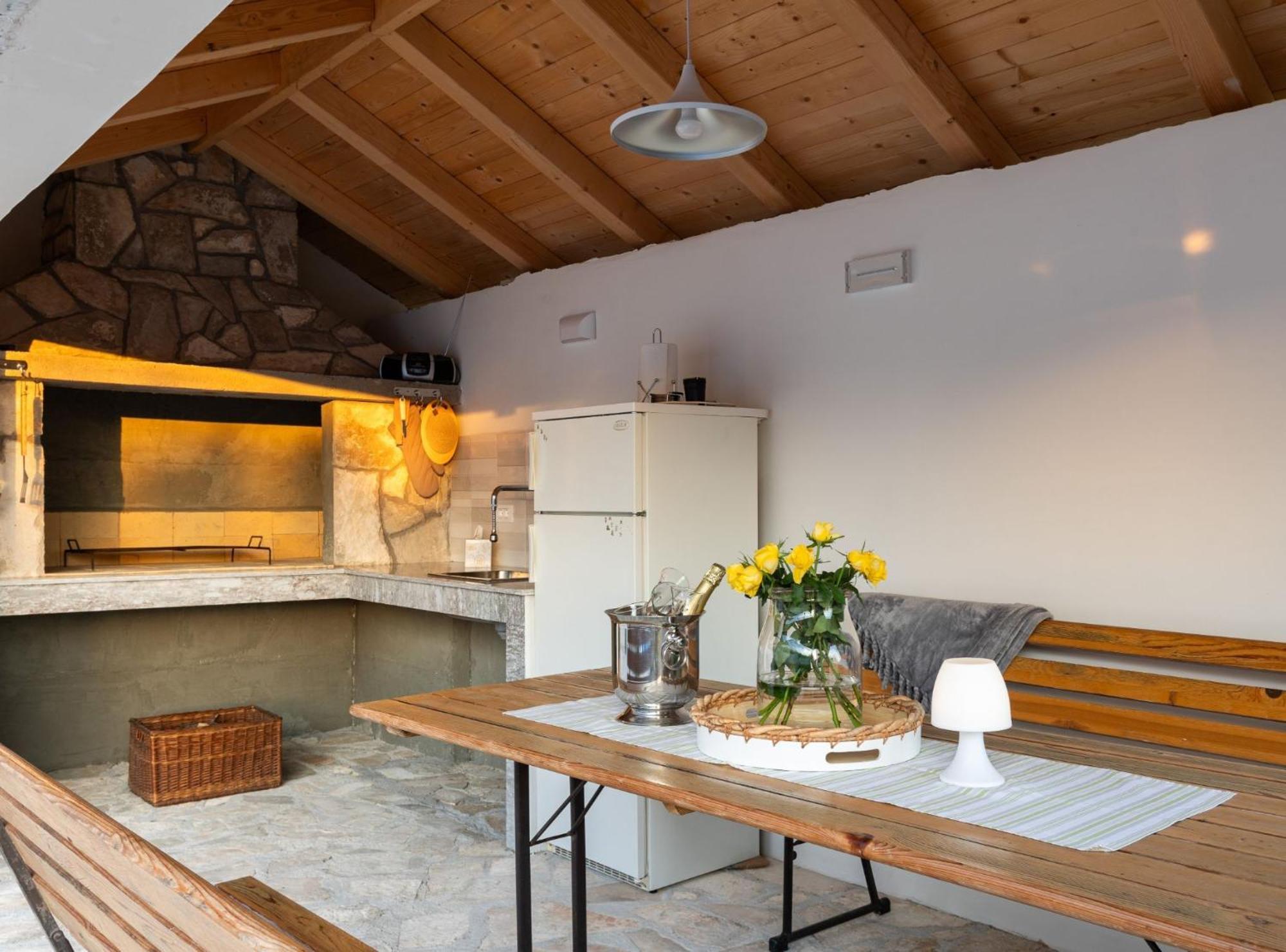 Villa Source With Private Pool Pridvorje Bagian luar foto