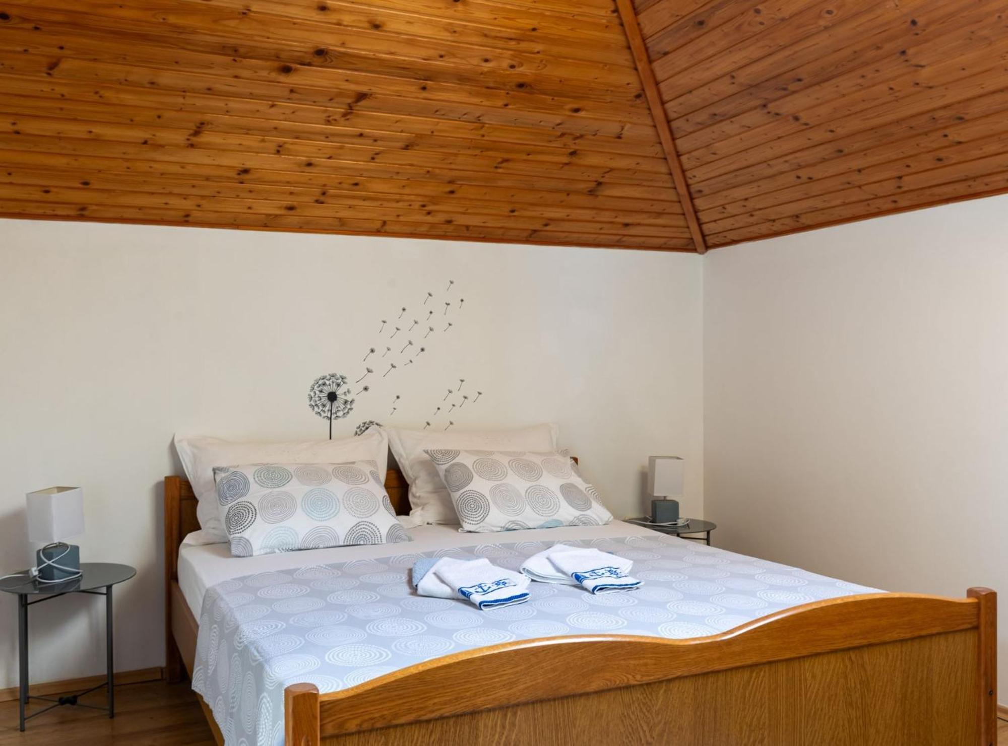Villa Source With Private Pool Pridvorje Bagian luar foto