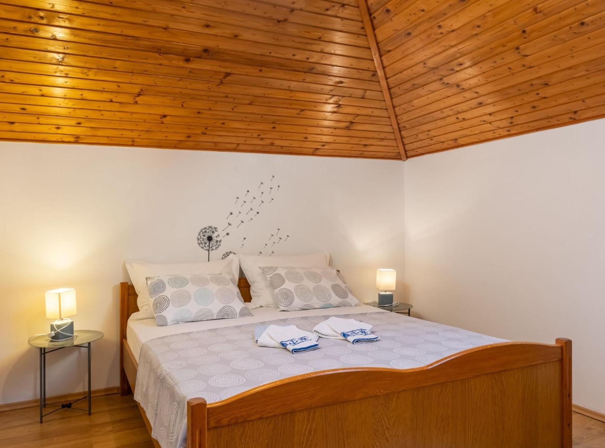 Villa Source With Private Pool Pridvorje Bagian luar foto